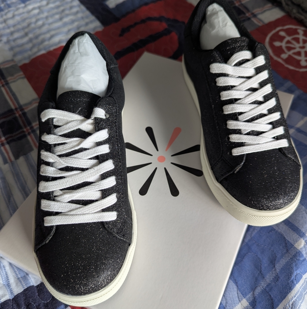 Isaac Mizrahi Black Sneakers